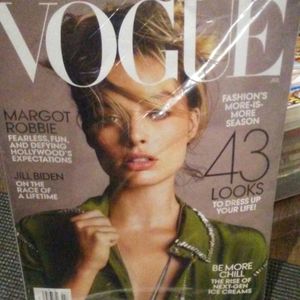 VOGUE "MARGOT ROBBIE" new
